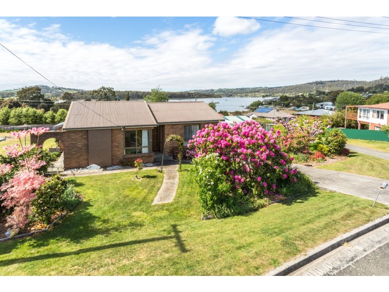 5 Taree Crescent, Gravelly Beach TAS 7276
