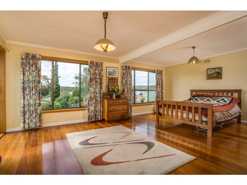 5 Taree Crescent, Gravelly Beach TAS 7276