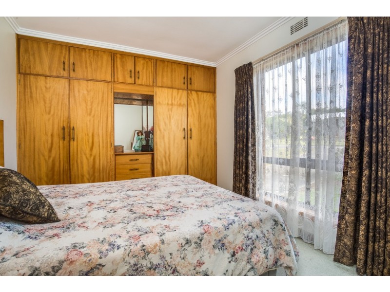 5 Taree Crescent, Gravelly Beach TAS 7276