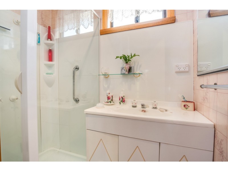 5 Taree Crescent, Gravelly Beach TAS 7276