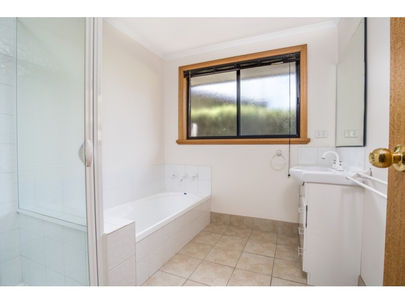 19 Bill Grove, Mowbray TAS 7248