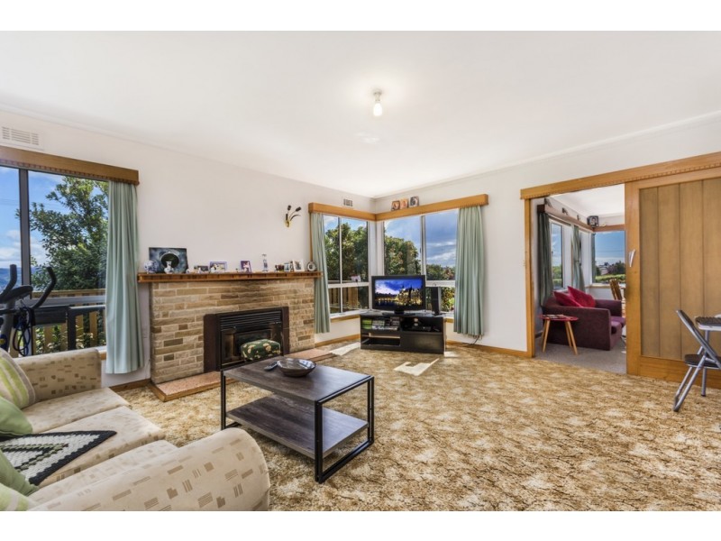 1 Woodland Grove, Newnham TAS 7248