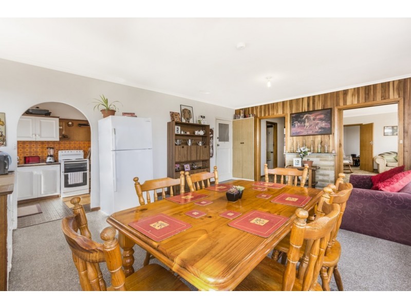 1 Woodland Grove, Newnham TAS 7248