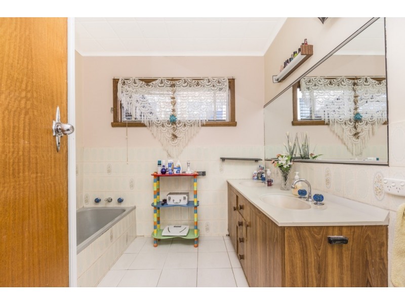 1 Woodland Grove, Newnham TAS 7248