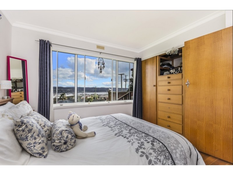 1 Woodland Grove, Newnham TAS 7248