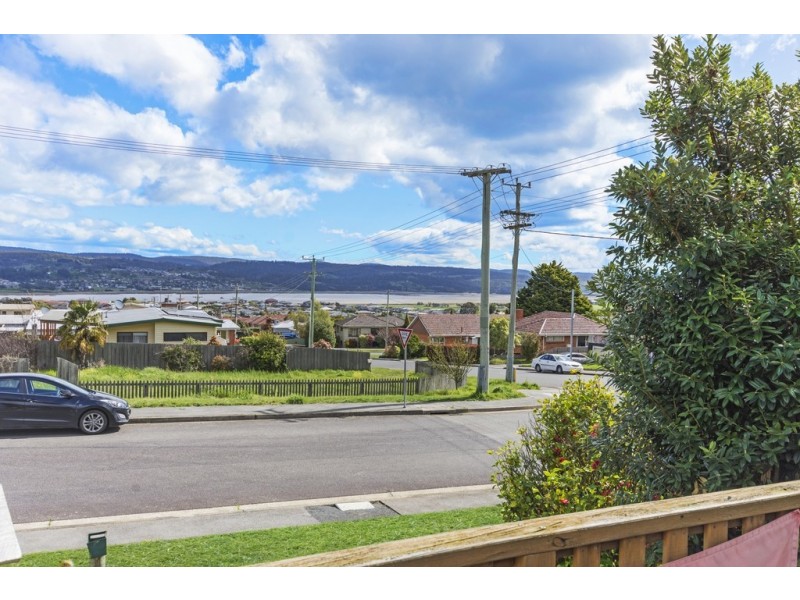 1 Woodland Grove, Newnham TAS 7248