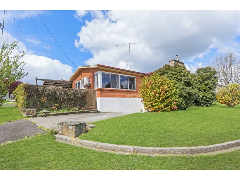 1 Woodland Grove, Newnham TAS 7248