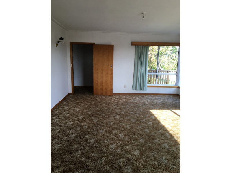 1 Woodland Grove, Newnham TAS 7248