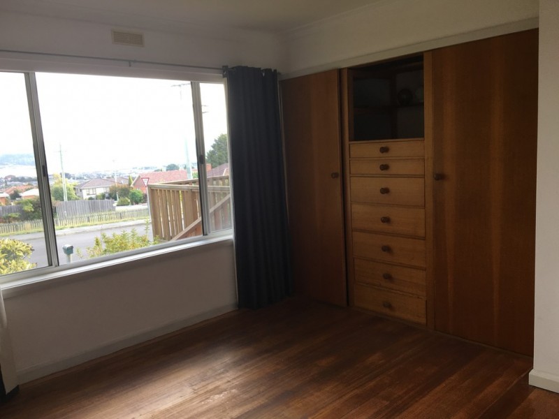 1 Woodland Grove, Newnham TAS 7248
