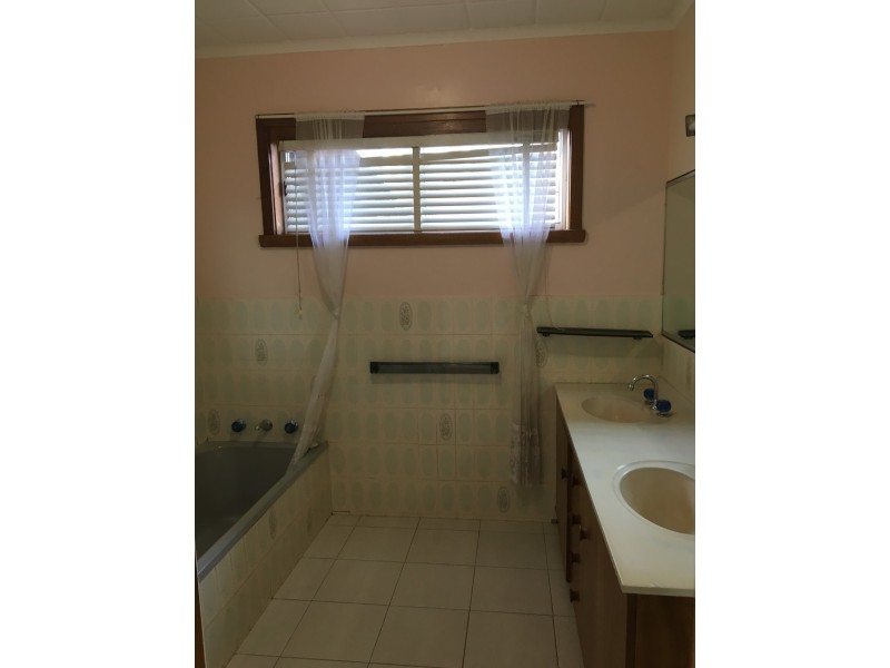1 Woodland Grove, Newnham TAS 7248
