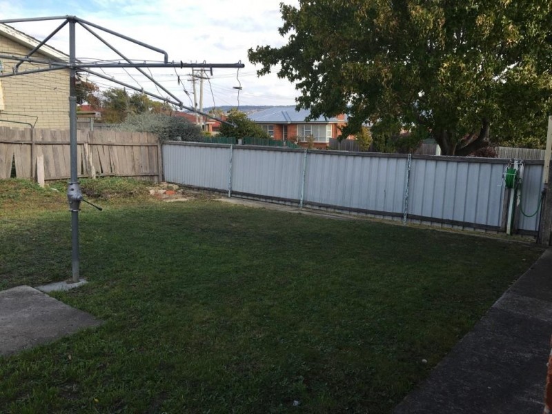 1 Woodland Grove, Newnham TAS 7248