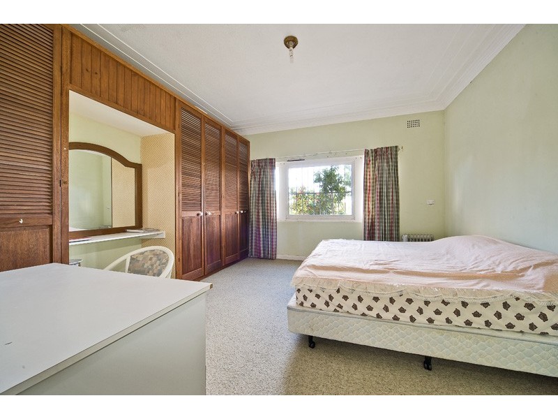 26 Carnarvon Road, Roseville NSW 2069