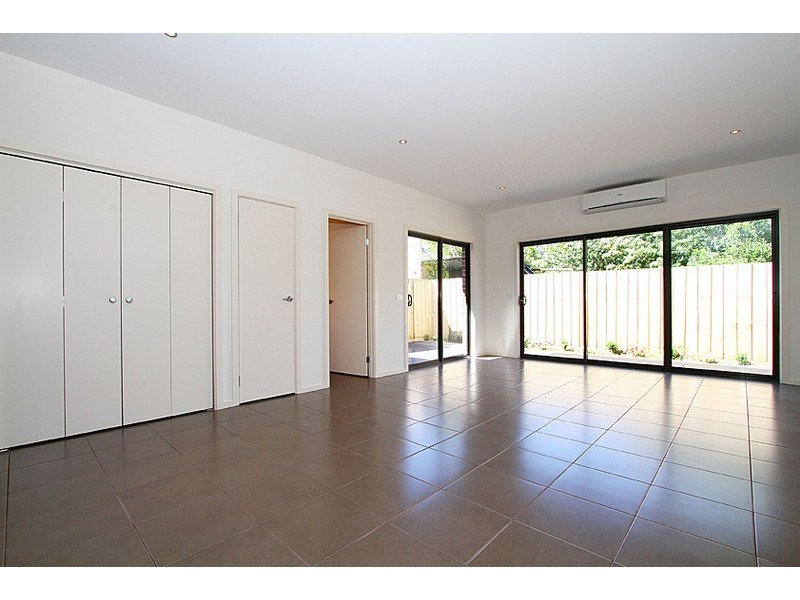 4/18 Darebin Boulevard, Reservoir VIC 3073