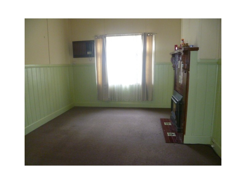 24 COMPTON STREET, Reservoir VIC 3073