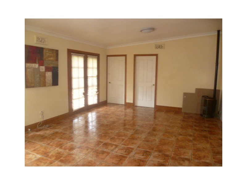 24 COMPTON STREET, Reservoir VIC 3073