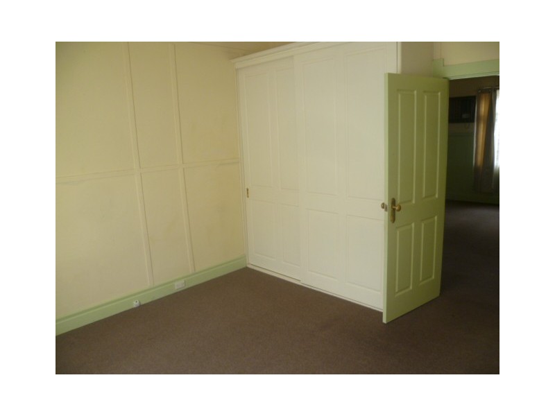 24 COMPTON STREET, Reservoir VIC 3073