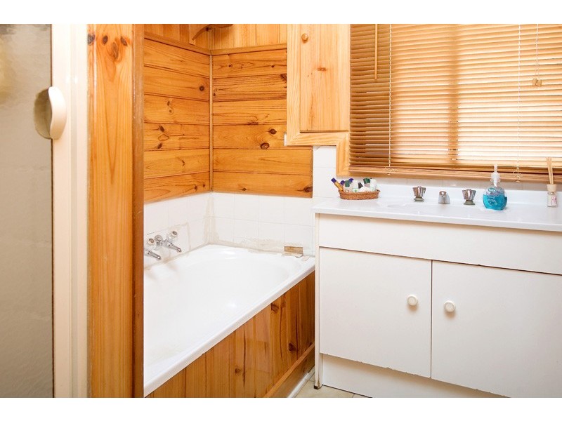 52 Banbury Road, Reservoir VIC 3073