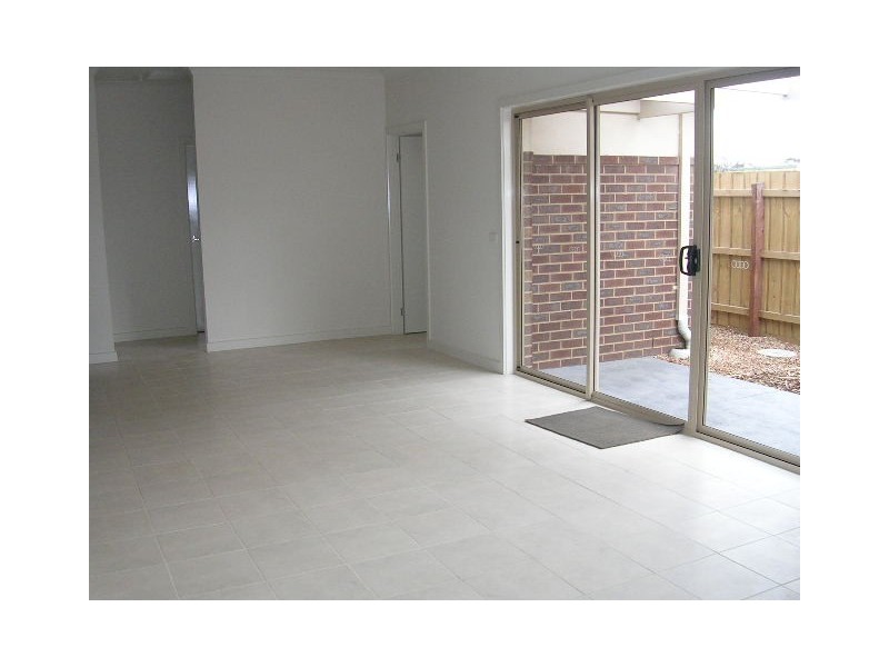 3/4 Elsey Road, Reservoir VIC 3073