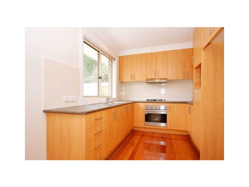 2/72 Lloyd Avenue, Reservoir VIC 3073