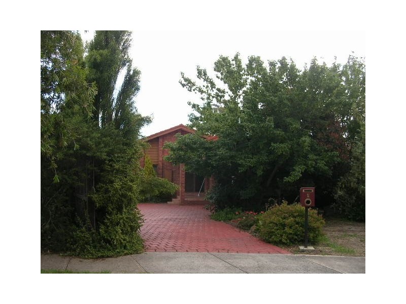 8 Durack Close, Mill Park VIC 3082