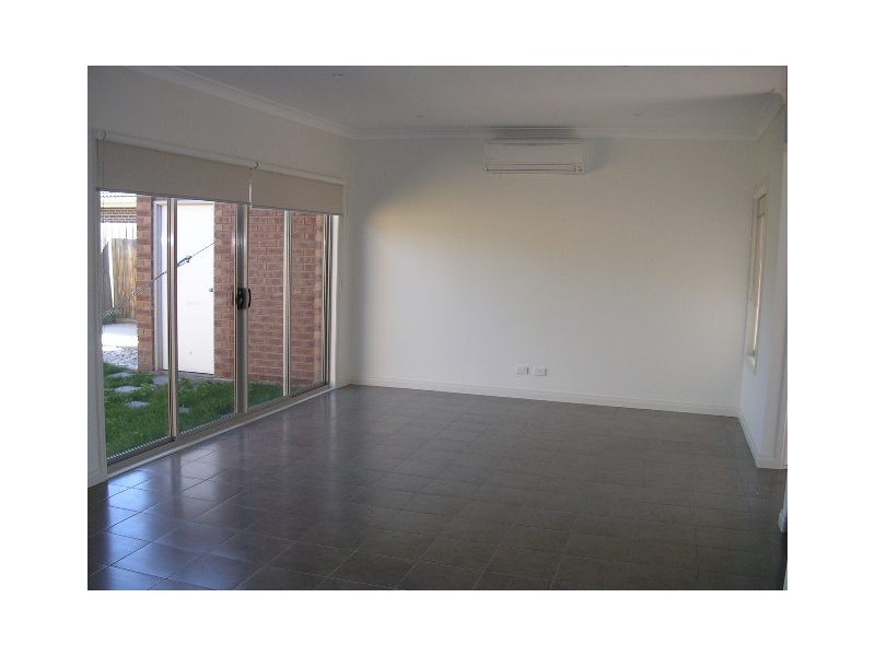 2/14 Aberdeen Street, Reservoir VIC 3073