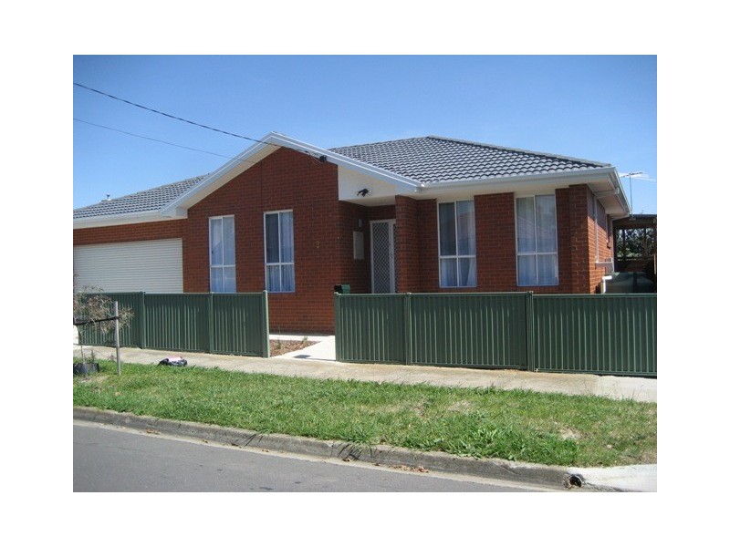 9 Kyneton Avenue, Reservoir VIC 3073