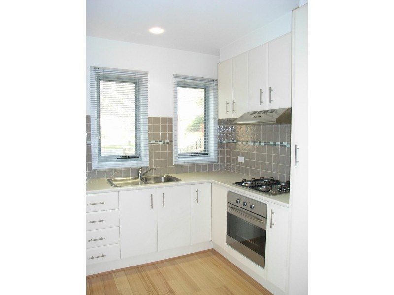 2/27 Willoughby Street, Reservoir VIC 3073