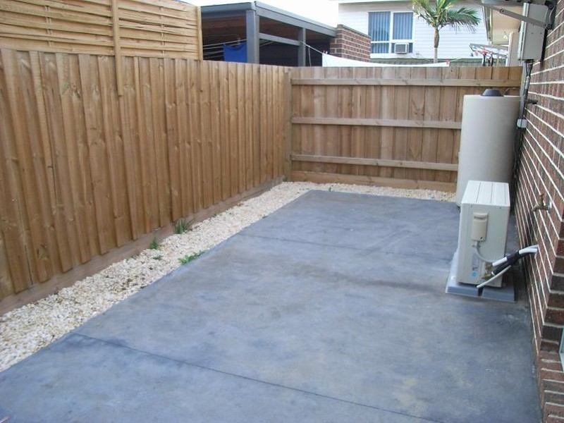 2/27 Willoughby Street, Reservoir VIC 3073