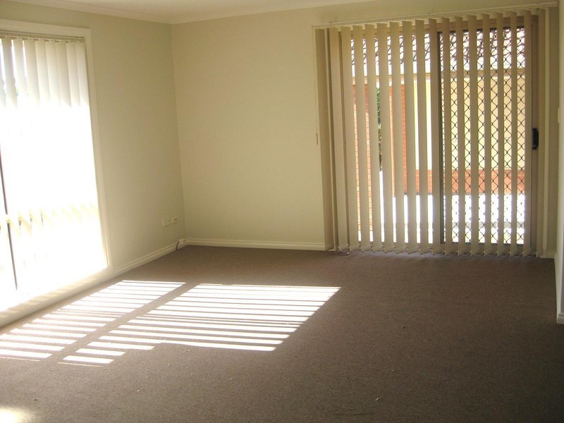 1/4 Chenies Street, Reservoir VIC 3073