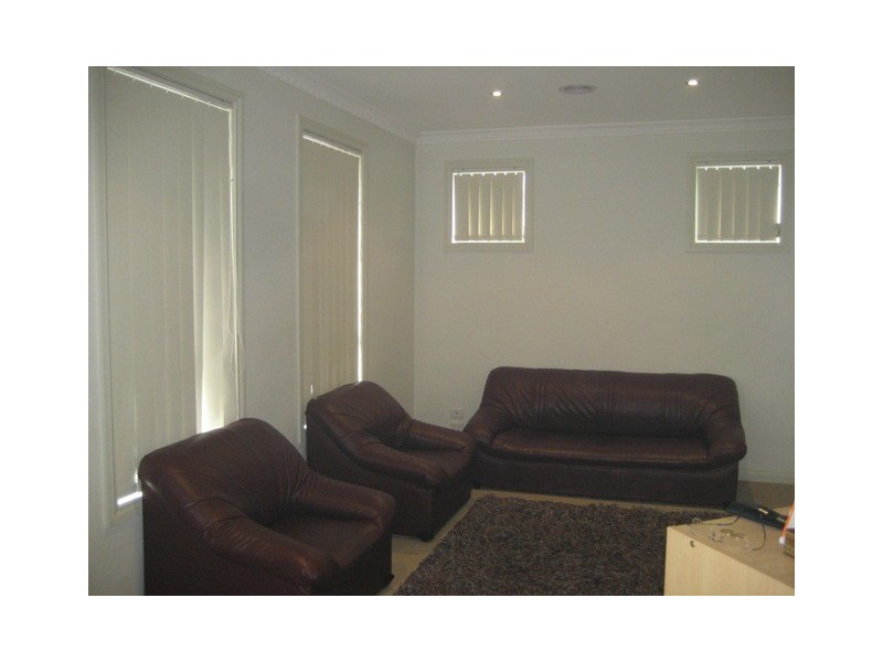 2/169 Purinuan Road, Reservoir VIC 3073