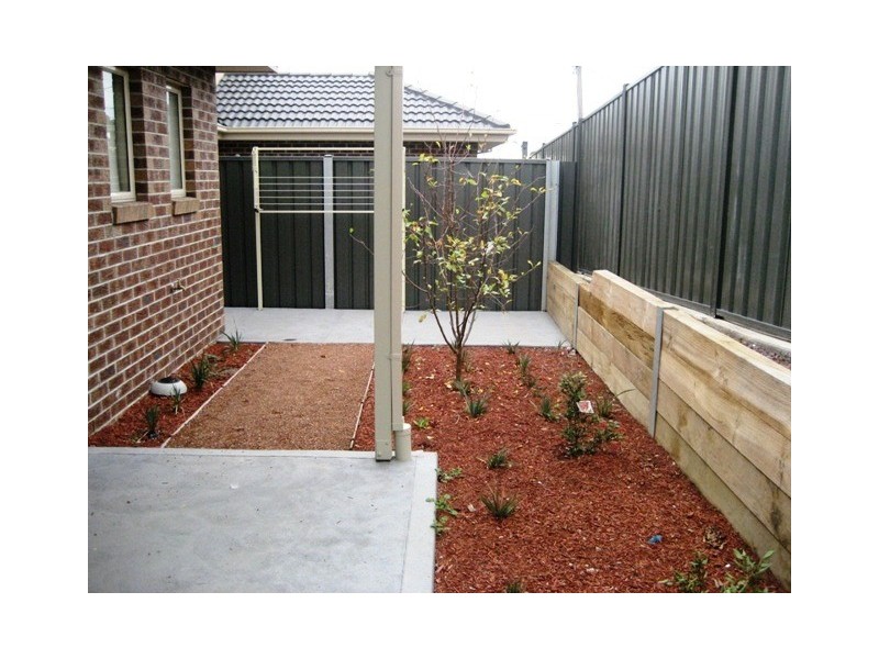 2/94 Purinuan Road, Reservoir VIC 3073