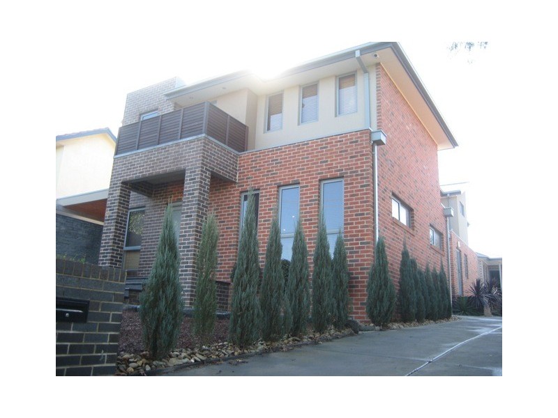 1/4 Wilkinson Street, Reservoir VIC 3073