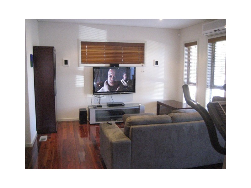 1/4 Wilkinson Street, Reservoir VIC 3073