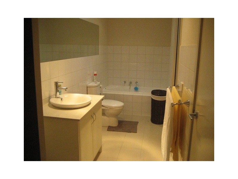 1/4 Wilkinson Street, Reservoir VIC 3073