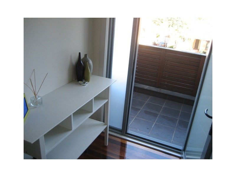 1/4 Wilkinson Street, Reservoir VIC 3073