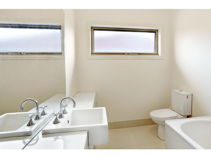 4/146 St Vigeons Road, Reservoir VIC 3073