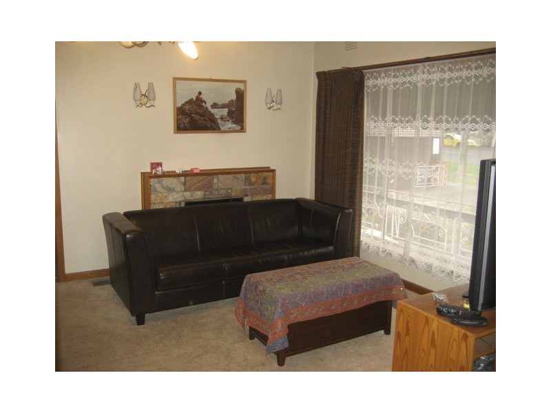 9A Mahoneys Road, Reservoir VIC 3073