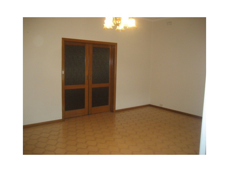 5 Dumbarton Street, Reservoir VIC 3073