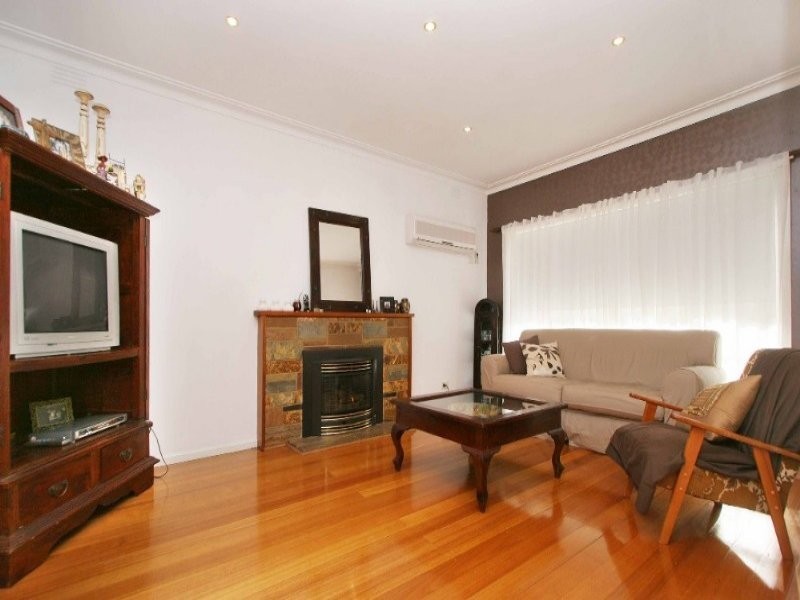 4 Elizabeth Court, Reservoir VIC 3073