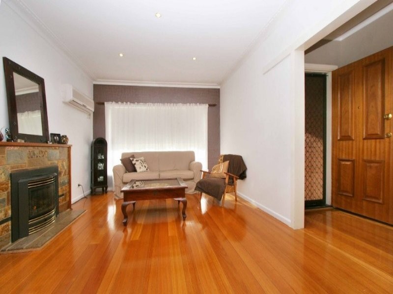 4 Elizabeth Court, Reservoir VIC 3073