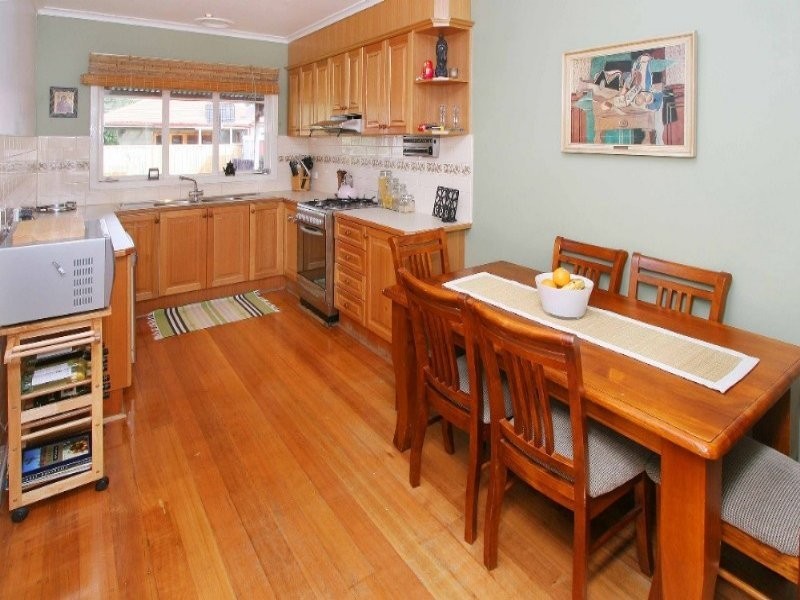 4 Elizabeth Court, Reservoir VIC 3073