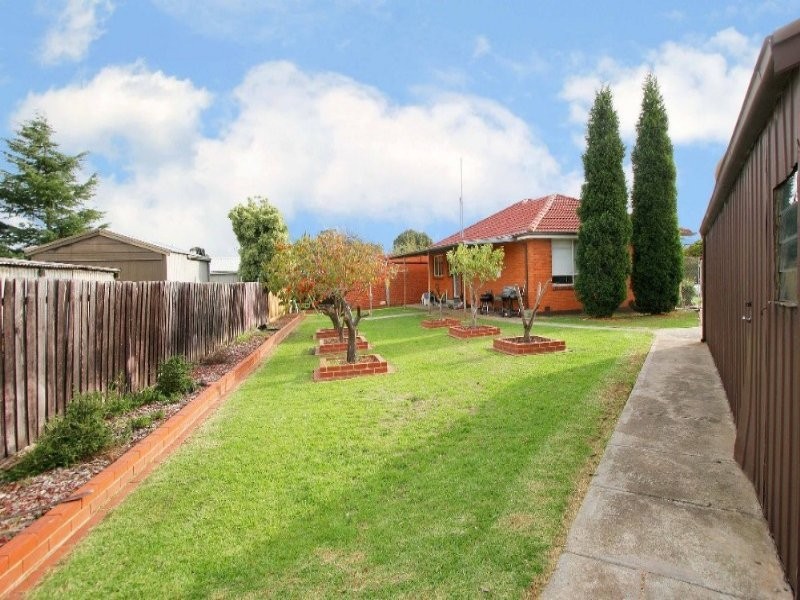 4 Elizabeth Court, Reservoir VIC 3073