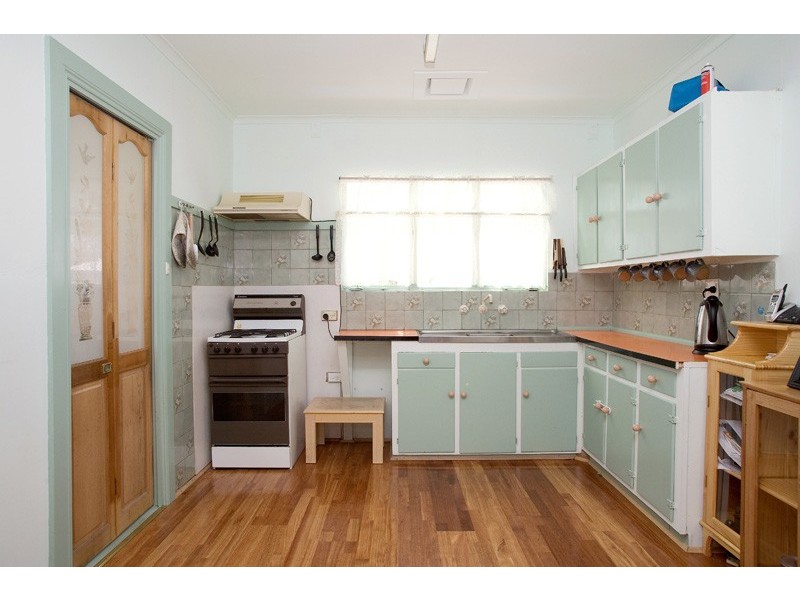 1 Autumndale Avenue, Reservoir VIC 3073