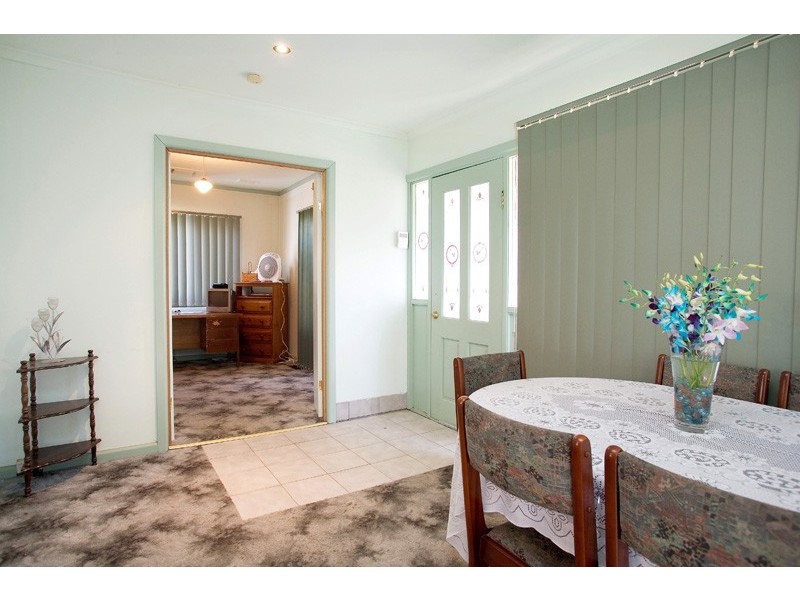 1 Autumndale Avenue, Reservoir VIC 3073