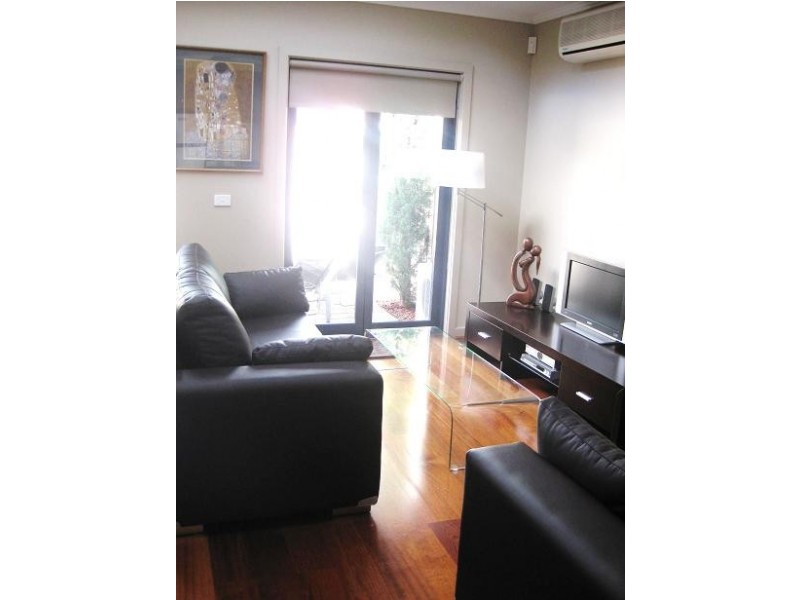 3/102 McMahon Road, Reservoir VIC 3073