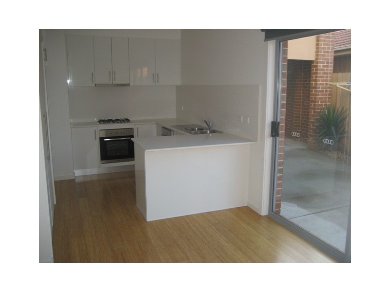 2/48 Cheddar Road, Reservoir VIC 3073