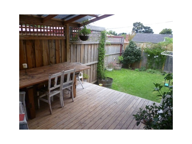 1/2 Laha Crescent, Preston VIC 3072