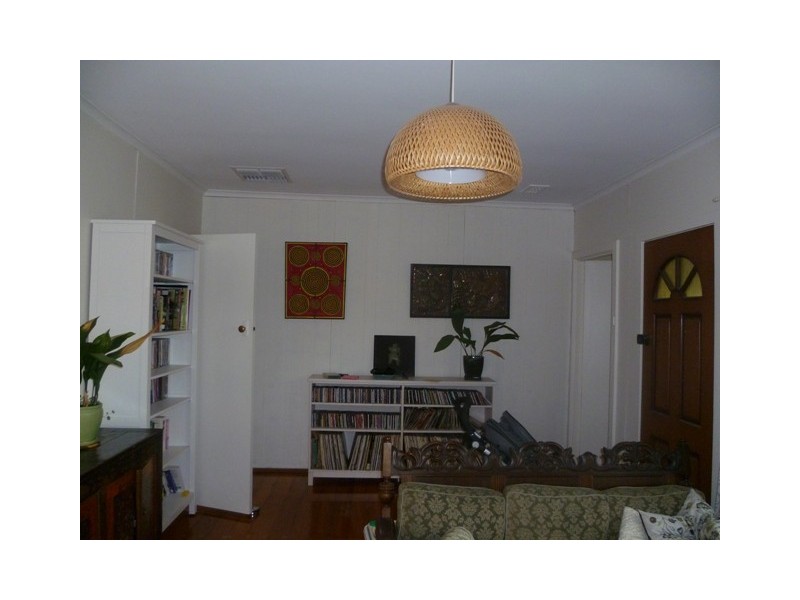 1/2 Laha Crescent, Preston VIC 3072