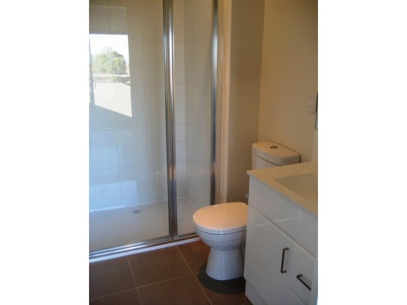 2A Moore Street, Reservoir VIC 3073