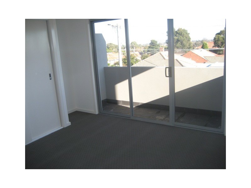 2A Moore Street, Reservoir VIC 3073